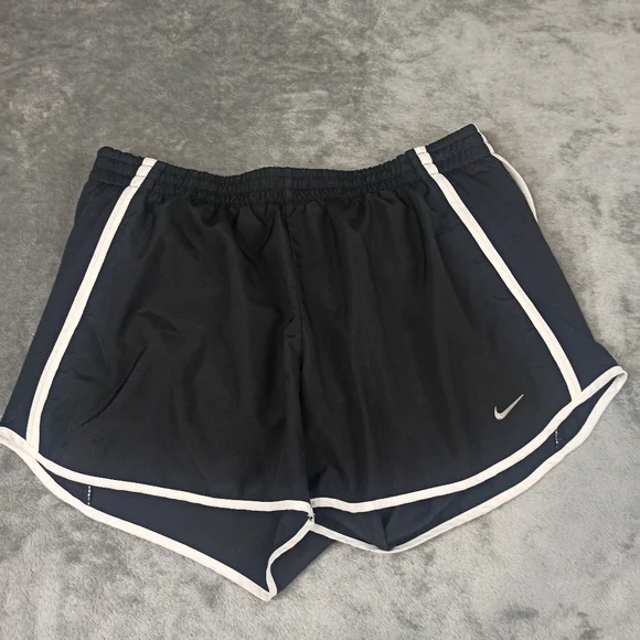 Nike Women's Black Athletic Dri-fit Shorts Lined Size Medium - Picture 1 of 10